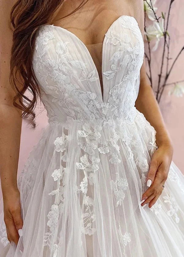 Classic Sweetheart A-line Sleeveless Appliqued Tulle Wedding Dress