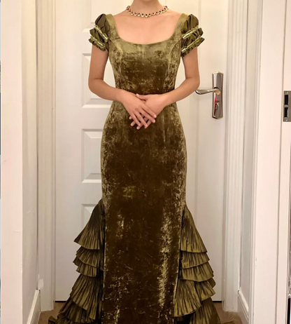 Retro Elegant Green Mermaid Square Neck Short Sleeve Layered Ruffle Velvet Train Prom Dress Evening Dress cc5320