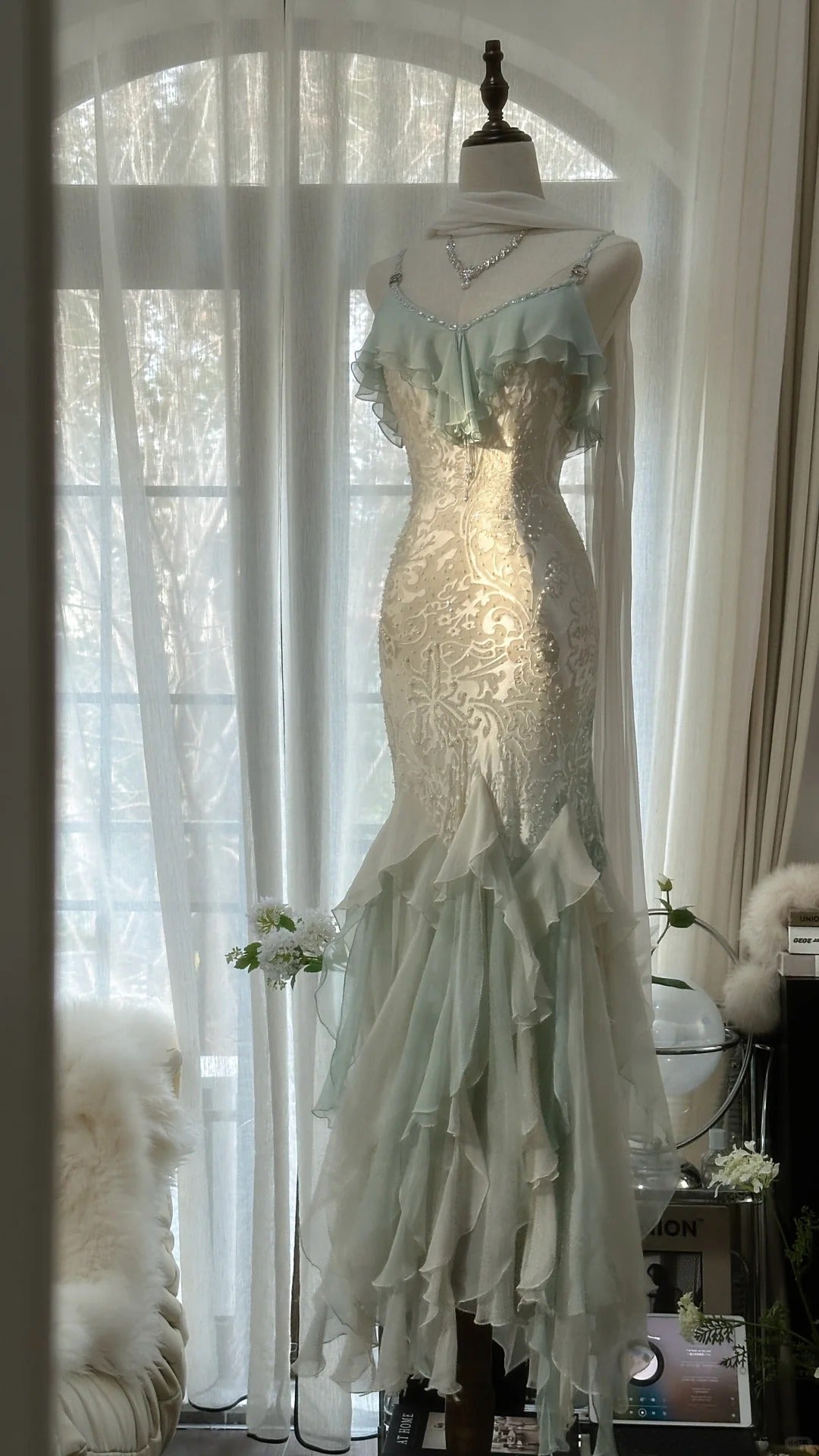 White Mint Green Romantic Fashion Elegant Delicate Beaded Lace Spaghetti Straps Long Tulle Chiffon Ruffle Ball Gown Evening Gown Party Dress gh4056