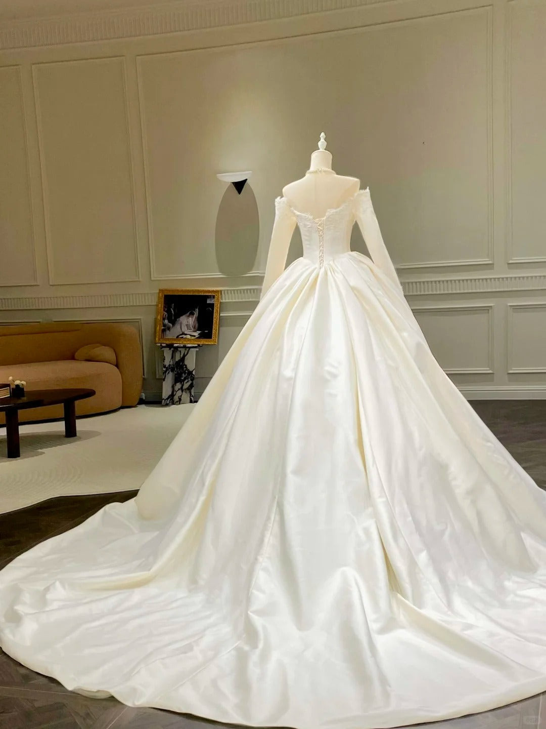 Girlhomeshops-A must-have for minimalist brides! Plain satin long-sleeved wedding dress gh5440