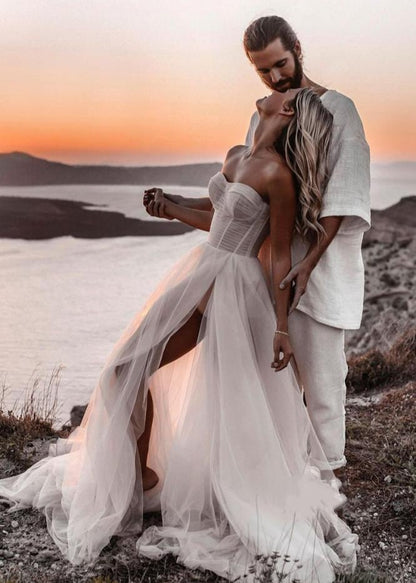 Romantic A-Line Sweetheart Ivory Tulle Beach Wedding Dresses with Slit