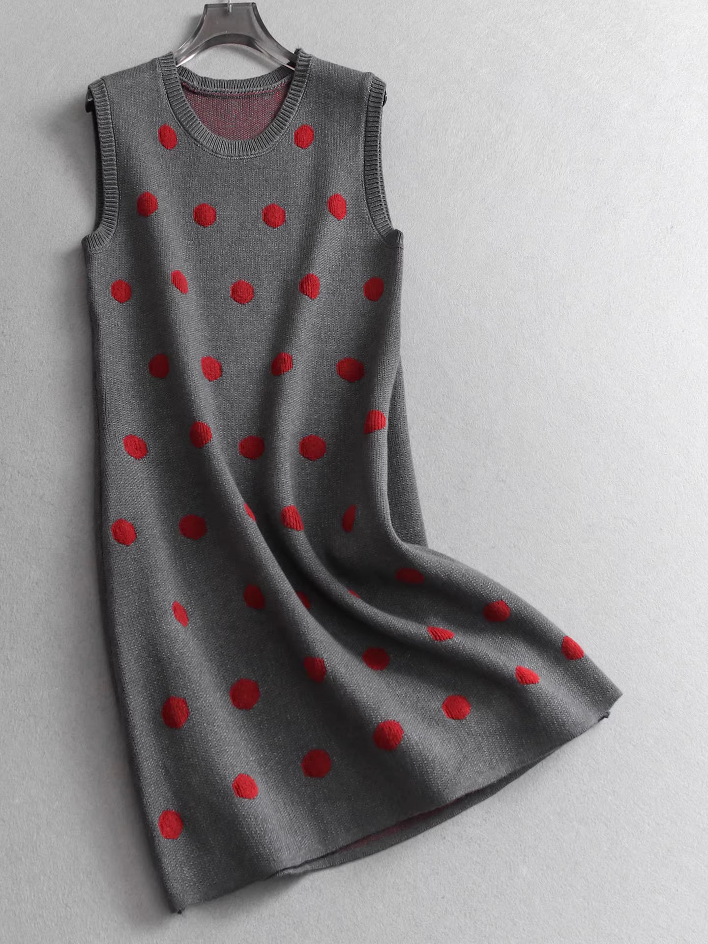 Color-blocked polka dot slimming round neck sleeveless knit sweater dress, gentle and youthful vest dress for women. 11305