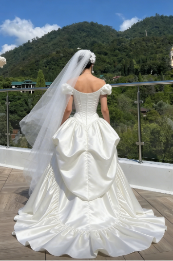 Vintage White Satin Court Train Wedding Dress cc5600