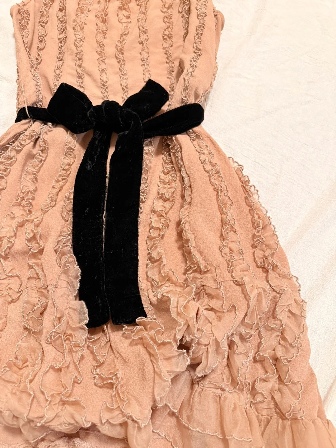 girlhomeshops-Nude Pink Chiffon Sleeveless Short Dress with Ruffles and Velvet Belt gh6314
