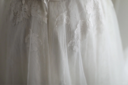 Pretty Off The Shoulder White Tulle Appliques Long Wedding Dress cc3187