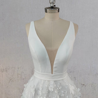 A Line White Tulle Lace Sleeveless Flowers Wedding Dresses