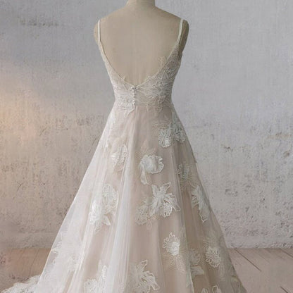 Boho White A-Line Lace Appliques Wedding Dress
