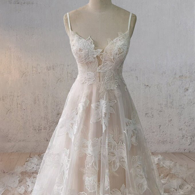 Boho White A-Line Lace Appliques Wedding Dress
