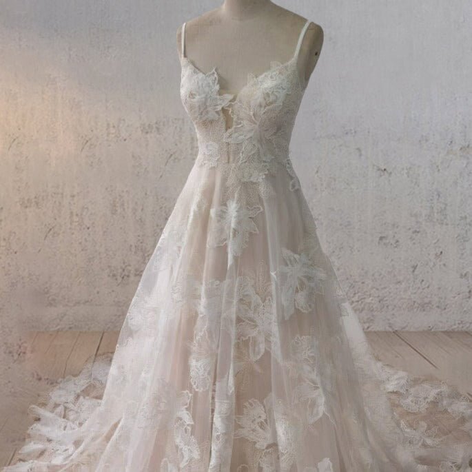 Boho White A-Line Lace Appliques Wedding Dress