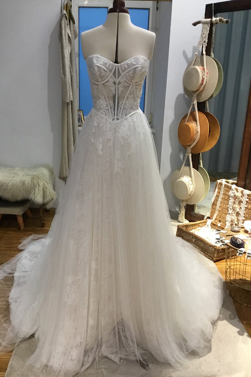 Charming A-Line Strapless Tulle Lace Wedding Dresses