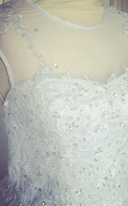 Jewel Neck Sleeveless Appliqued A-Line Beading Tulle Wedding Dress