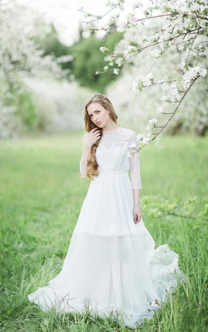 3/4-Sleeve Lace Appliques Button Back A-Line Tulle Wedding Dress