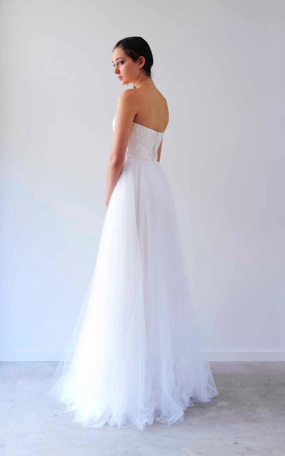 V Neck Sleeveless A-Line Long Tulle Backless White Wedding Dress