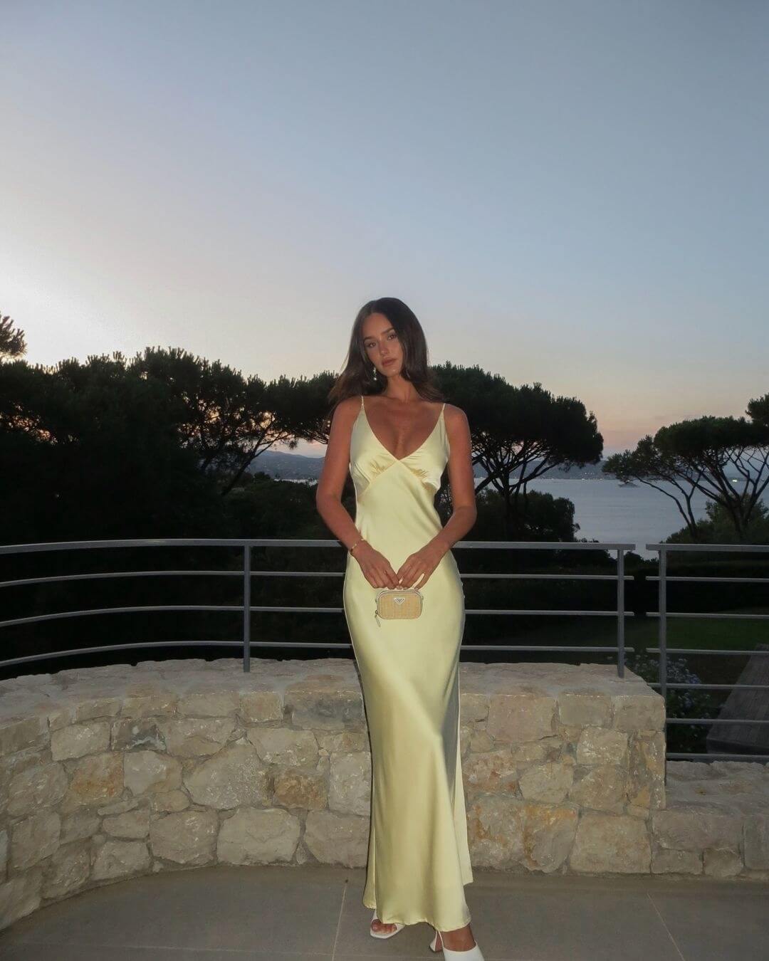 Elegant Yellow Prom Dress Long Fitted Satin Mermaid Backless Formal Gowns