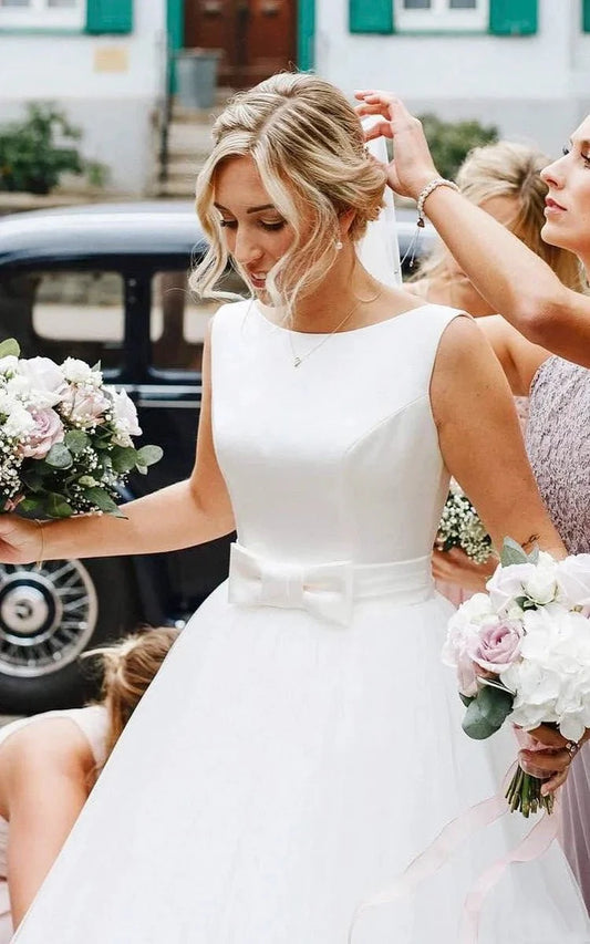 Sleeveless Deep V-back Ethereal Ballgown With Bow And Tulle Wedding Dress