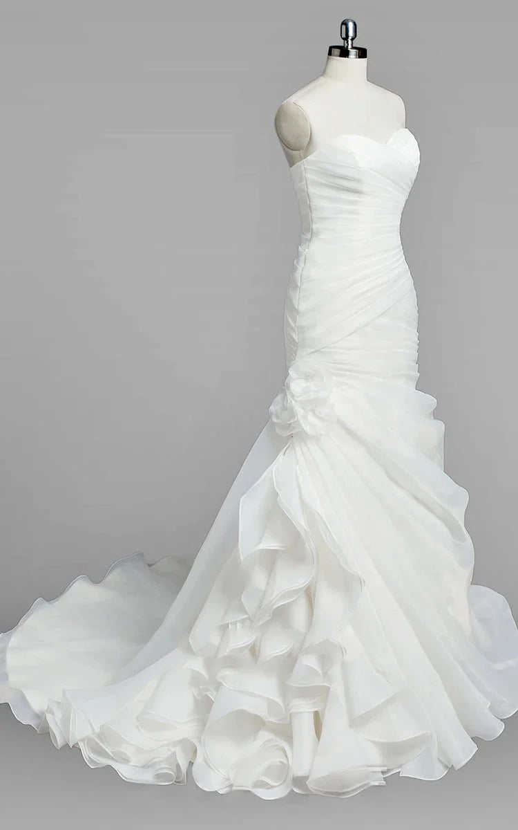 Sweetheart Mermaid Organza Wedding Dress With Ruching and Ruffles