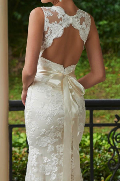 Classic Mermaid V-Neck White Lace Backless Wedding Bridal Dress